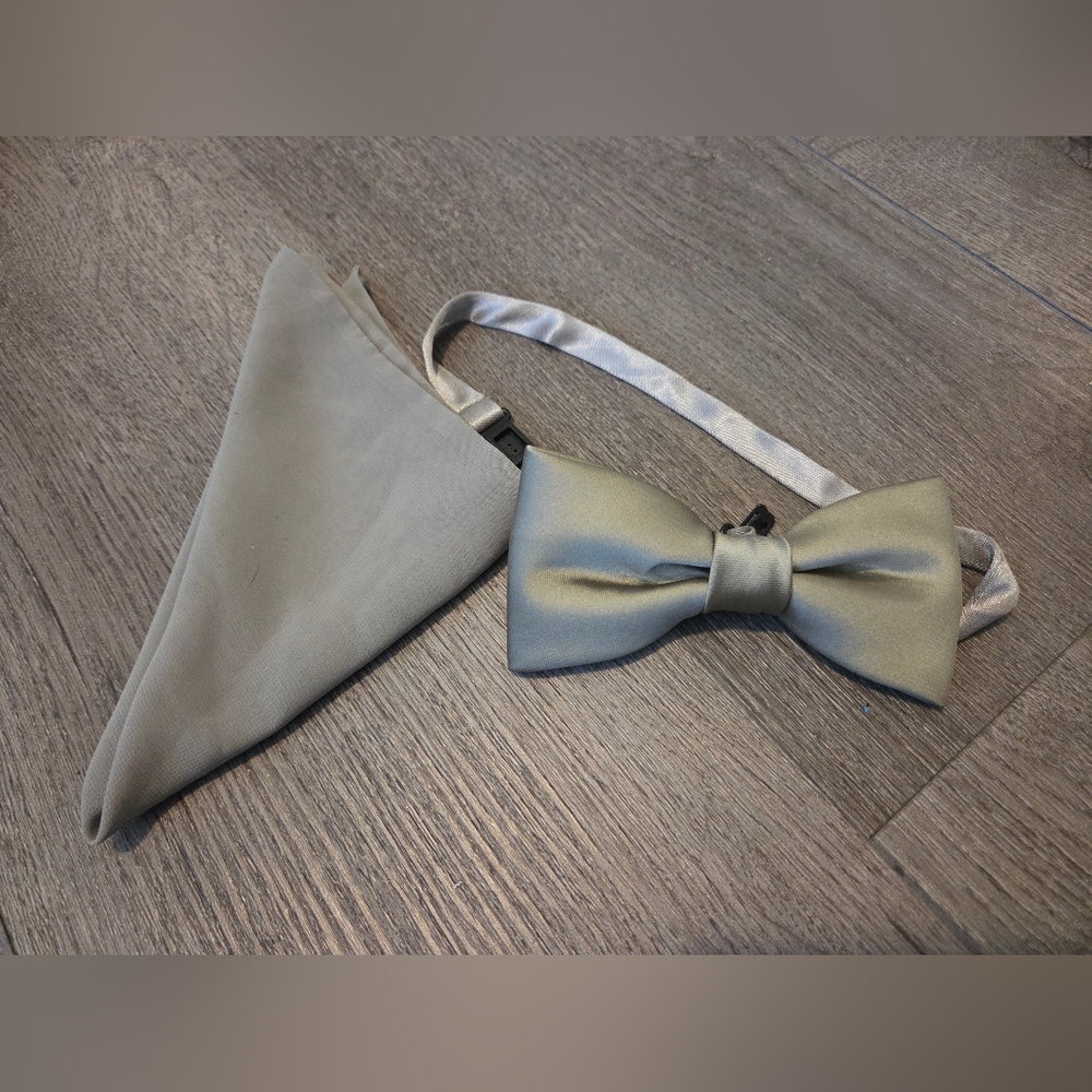 Mens Azazie Green Bow Tie And Pocket Square